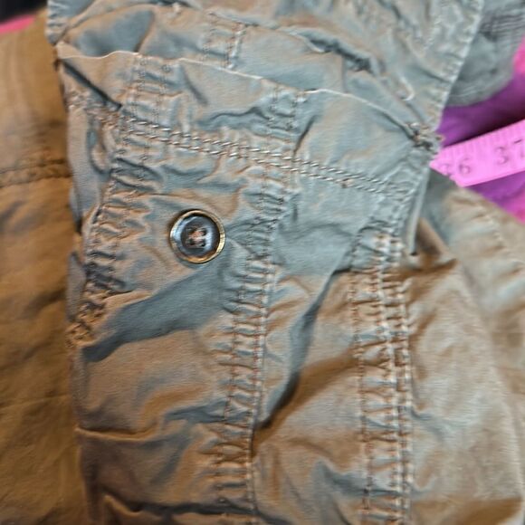 Calvin Klein Capris size 12 with 2 side cargo pockets - Picture 4 of 6